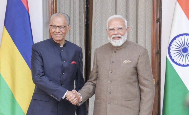 Le Premier ministre, Dr Navinchandra Ramgoolam et son homologue indien, Narendra Modi.