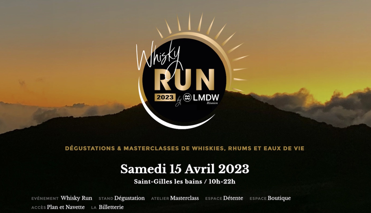 Wolf Sculpture Whisky Bottle - Collectible Wolf Themed Wine