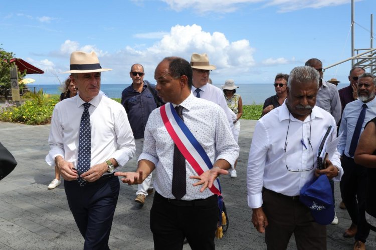 Emmanuel SERAPHIN, le Maire de Saint-Paul avec Patrice LATRON, Préfet de la Réunion.